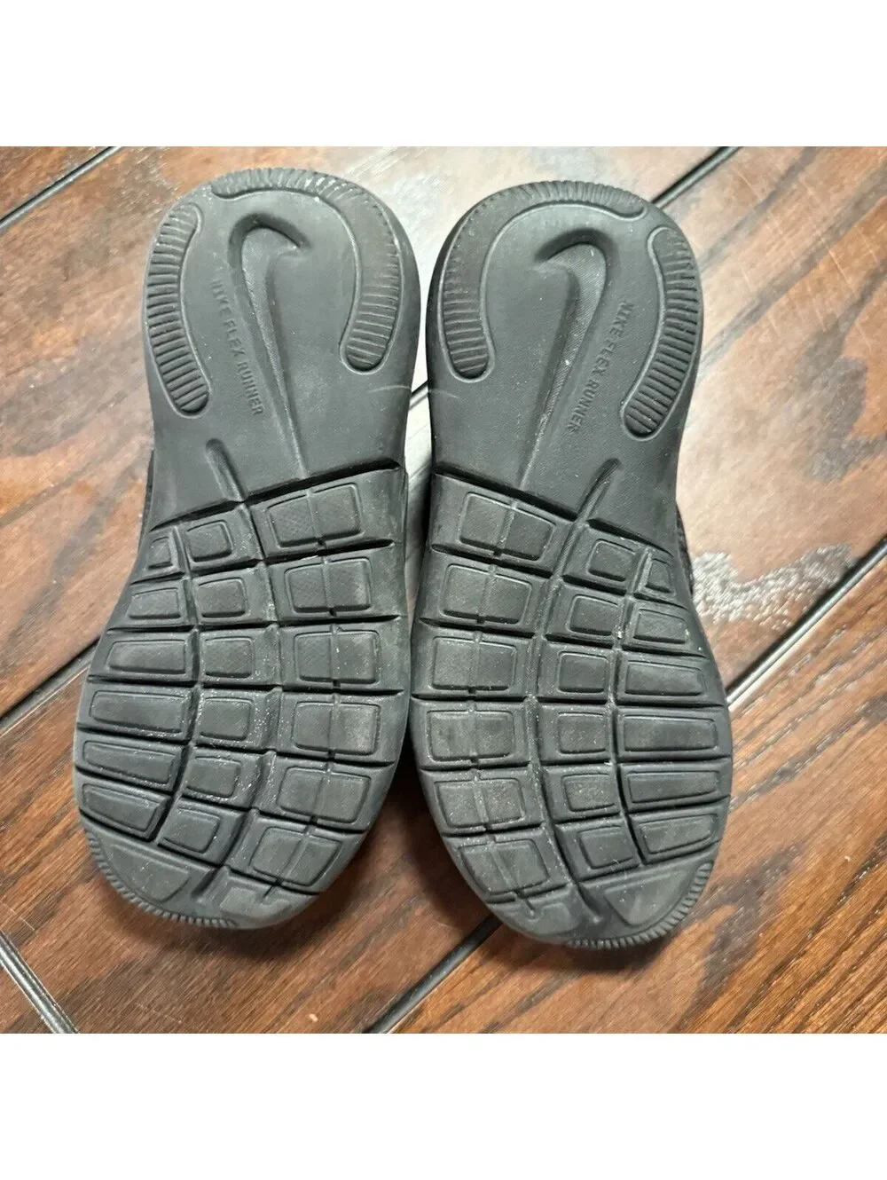 Nike Kids Black Slip-On Sneakers‎ Size 13.5C Stretch Strap Athletic Shoes